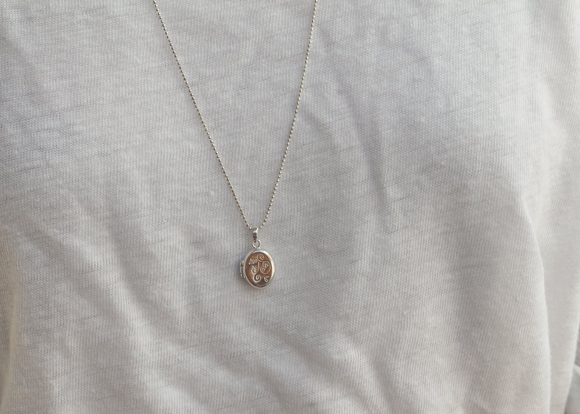 Silbernes Medaillon mit Foto – Personalisierbare Kette für Damen | Shop Nory