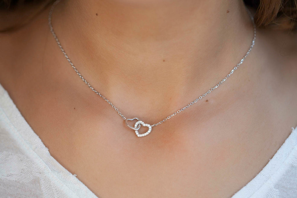 Halskette mit Zwei Herzen aus Silber und Zirkonia – Ein Zeichen der Verbundenheit | Shop Nory