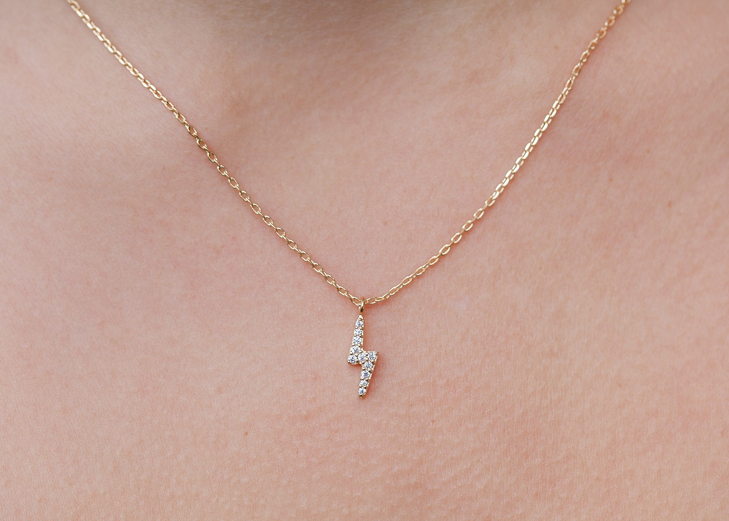 Kette mit kleinem Blitz-Anhänger vergoldet - Blitzkette für Damen | Shop Nory