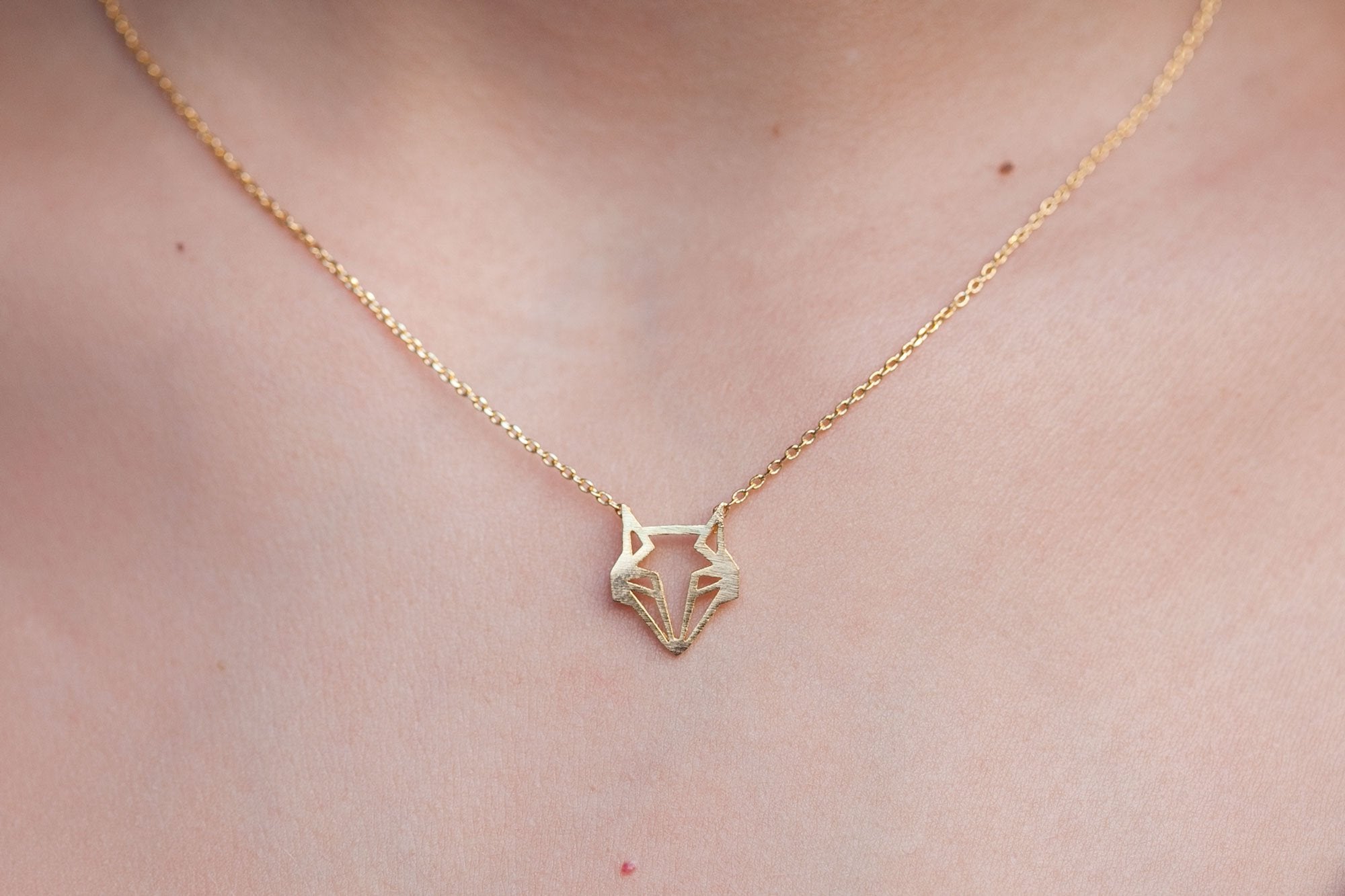 Goldfarbene Origami-Fuchskette – modern, verspielt und stilvoll | Shop Nory