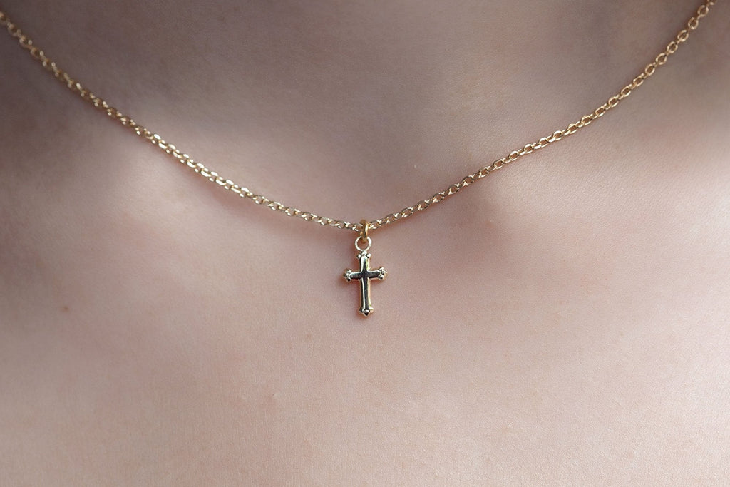 Vergoldete Kreuzkette für Damen | Shop Nory