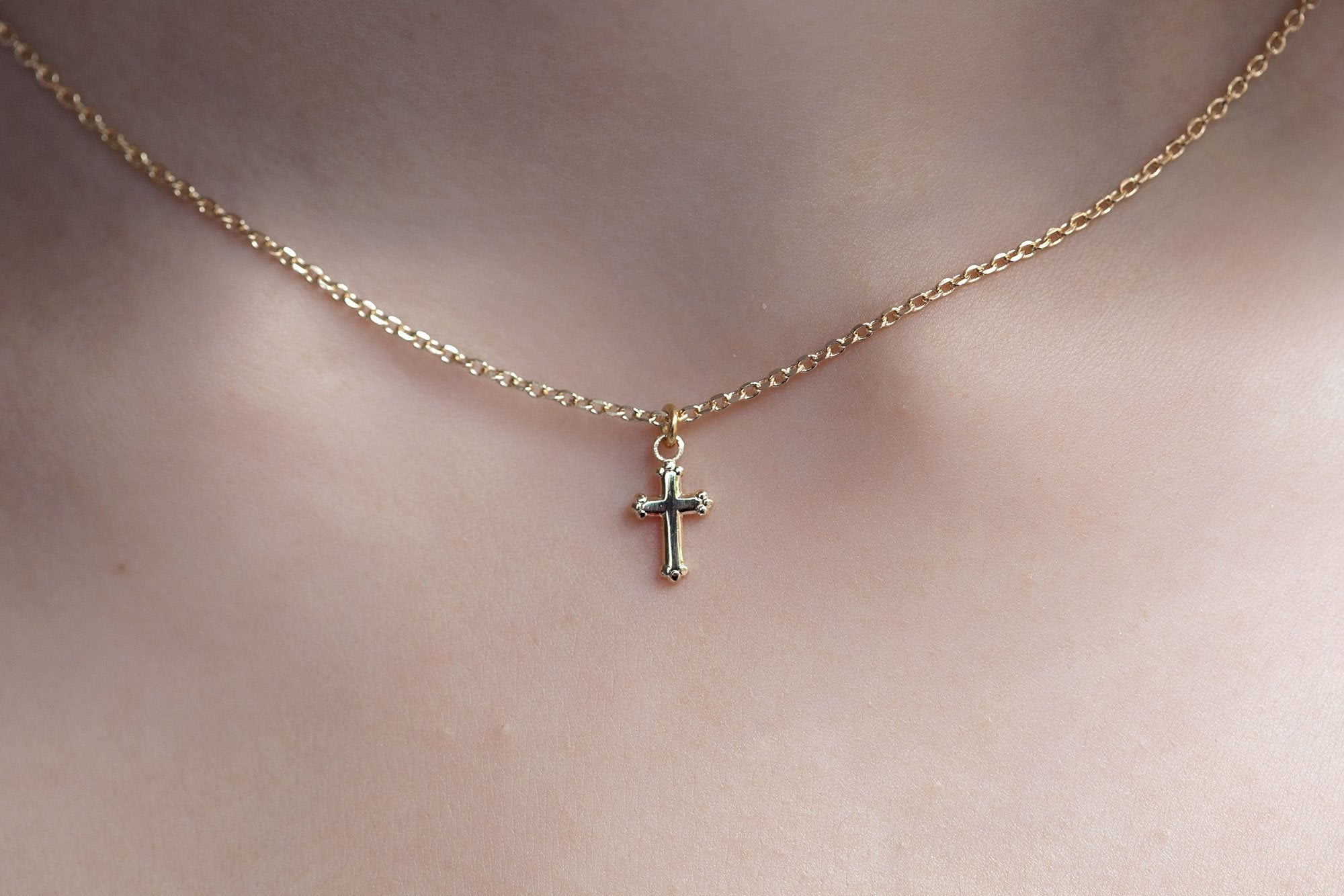 Vergoldete Kreuzkette für Damen | Shop Nory