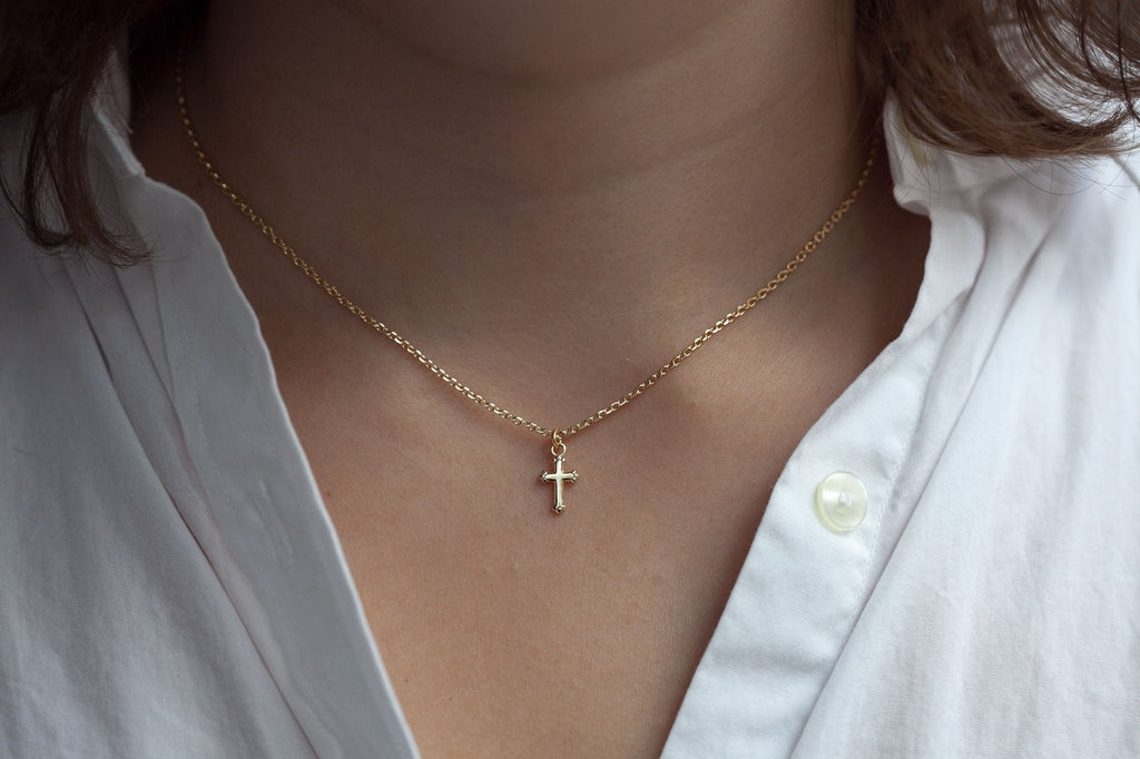 Vergoldete Kreuzkette für Damen | Shop Nory