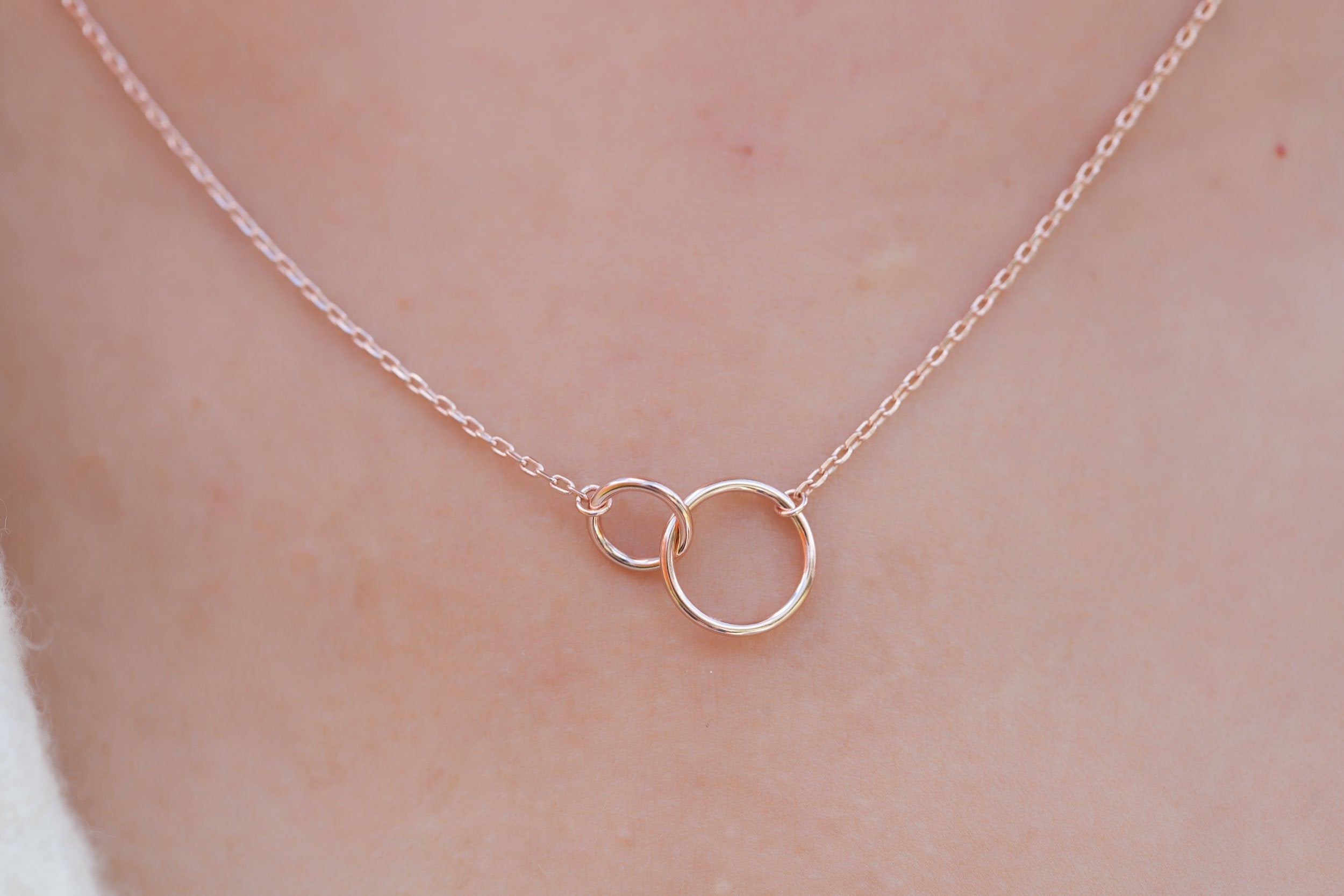 Zwei-Ringlein-Kette Rosévergoldet - Halskette mit 2 Ringen | Shop Nory