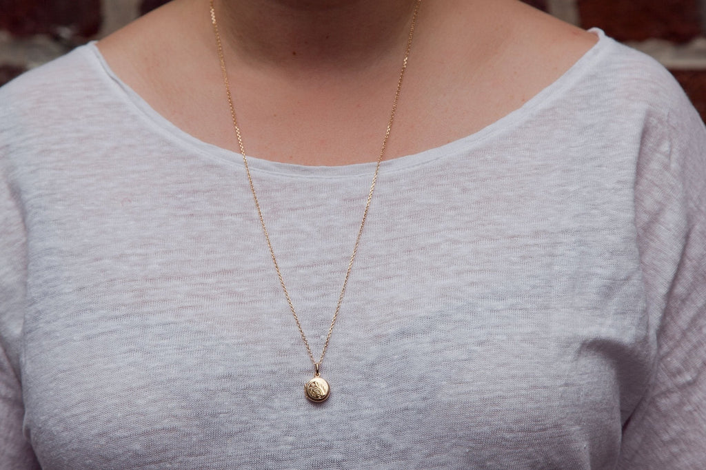 Zierliche vergoldete Kette mit Medaillon-Anhänger – eleganter & persönlicher Schmuck | Shop Nory