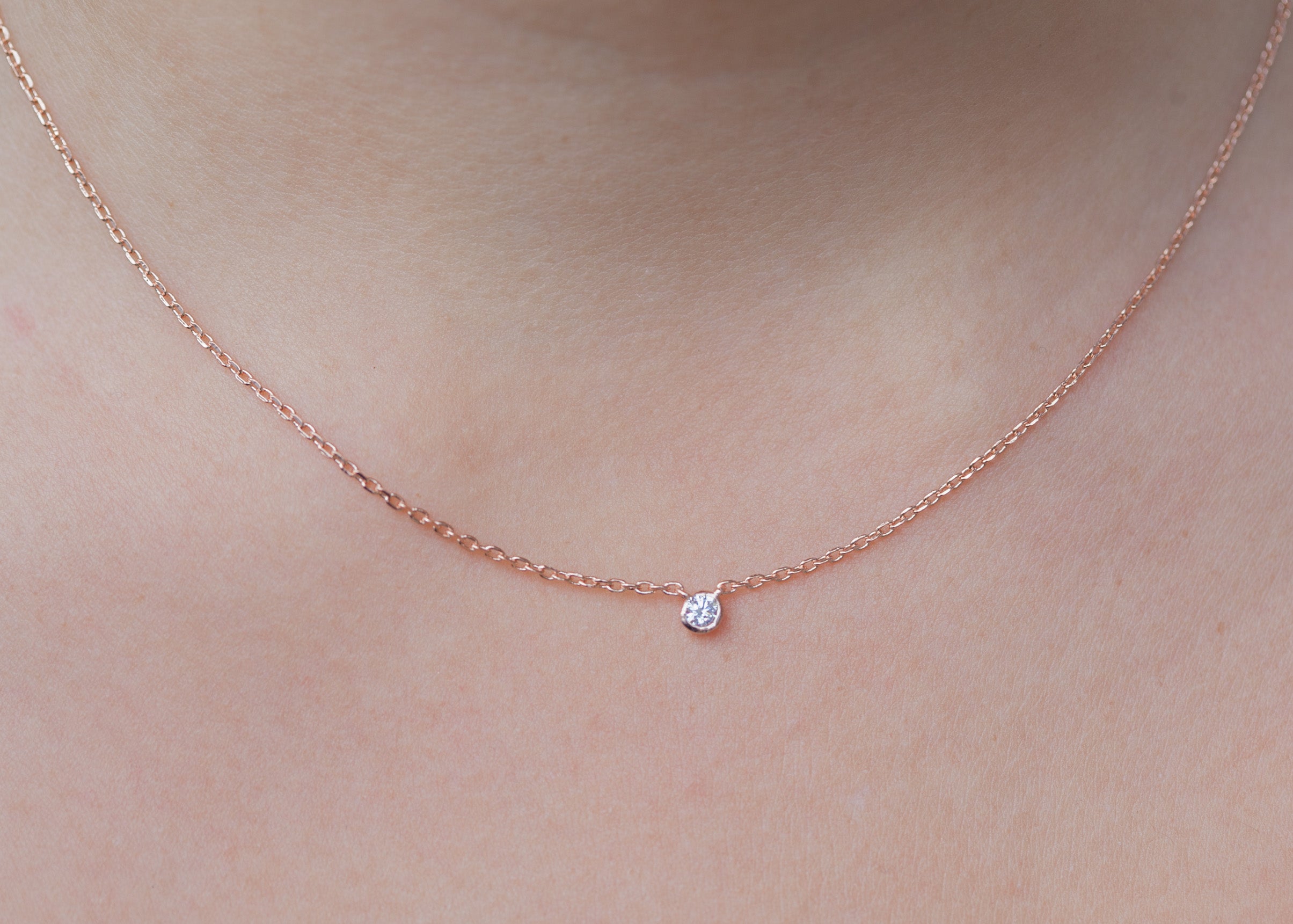 Solitär Kette mit rundem Zirkonia Stein - rosé vergoldet | Shop Nory