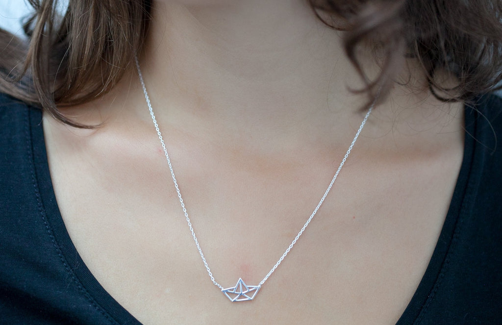 Kette mit Origami Papierschiff - 925er Silber | Shop Nory