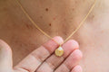 Feine goldene Halskette mit Perlmutt-Anhänger – minimalistische Eleganz | Shop Nory