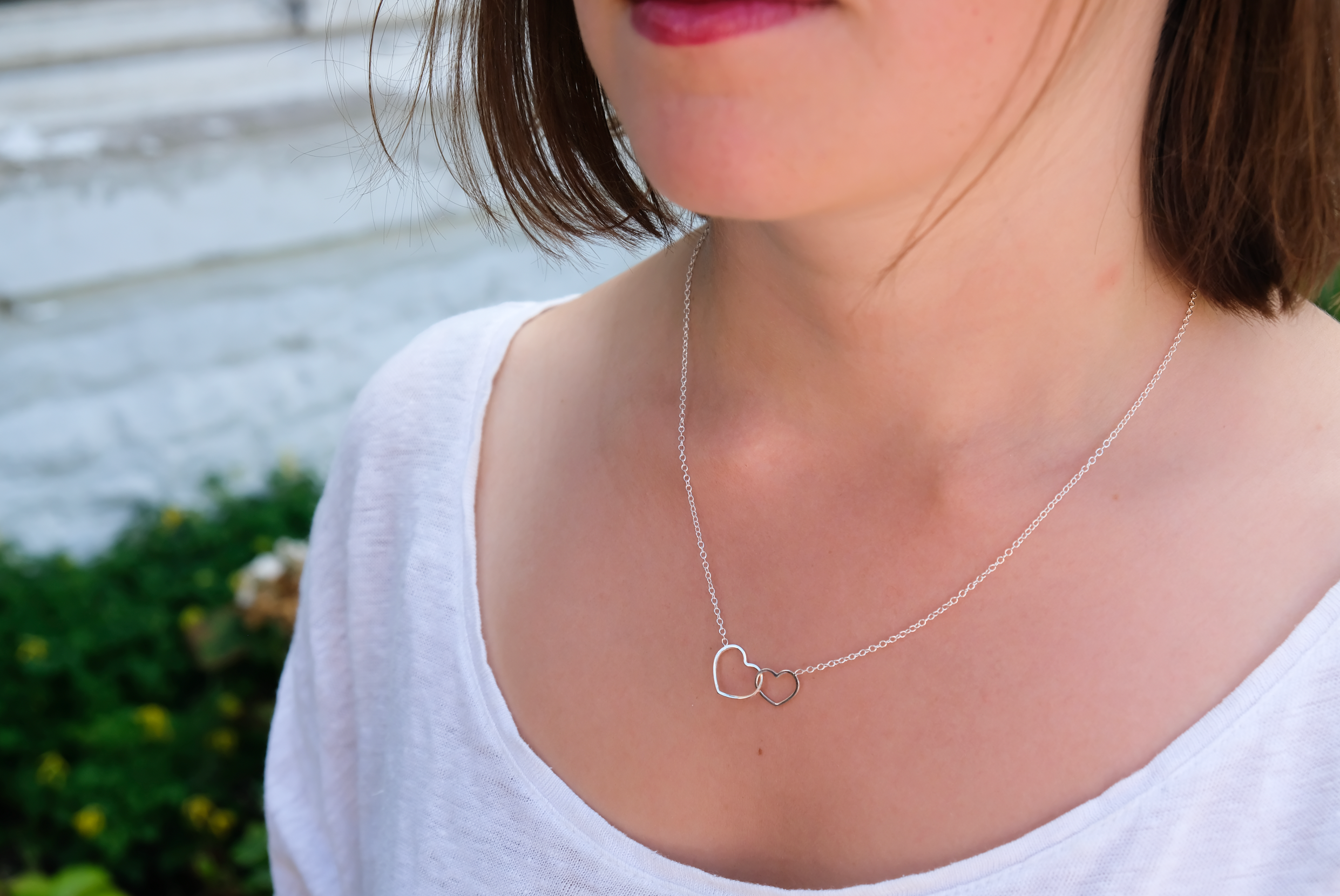 Halskette aus 925er Silber mit ineinander verschlungenen Herzen | Shop Nory