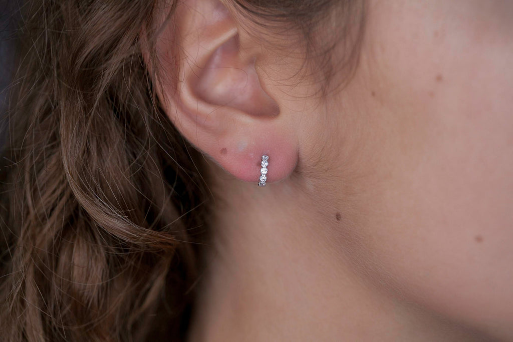 Creolen Ohrringe mit Zirkonia aus Silber | Shop Nory