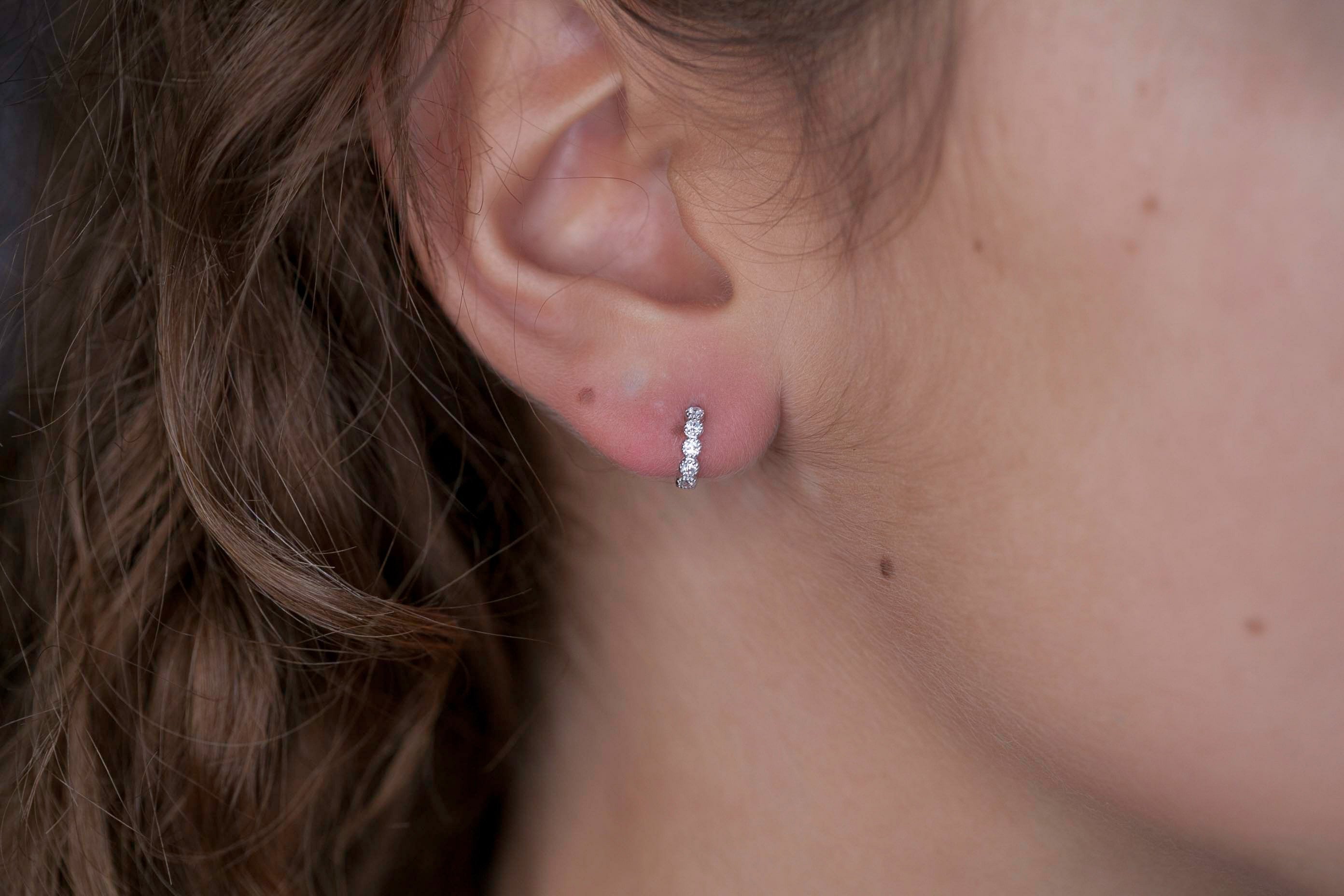 Creolen Ohrringe mit Zirkonia aus Silber | Shop Nory