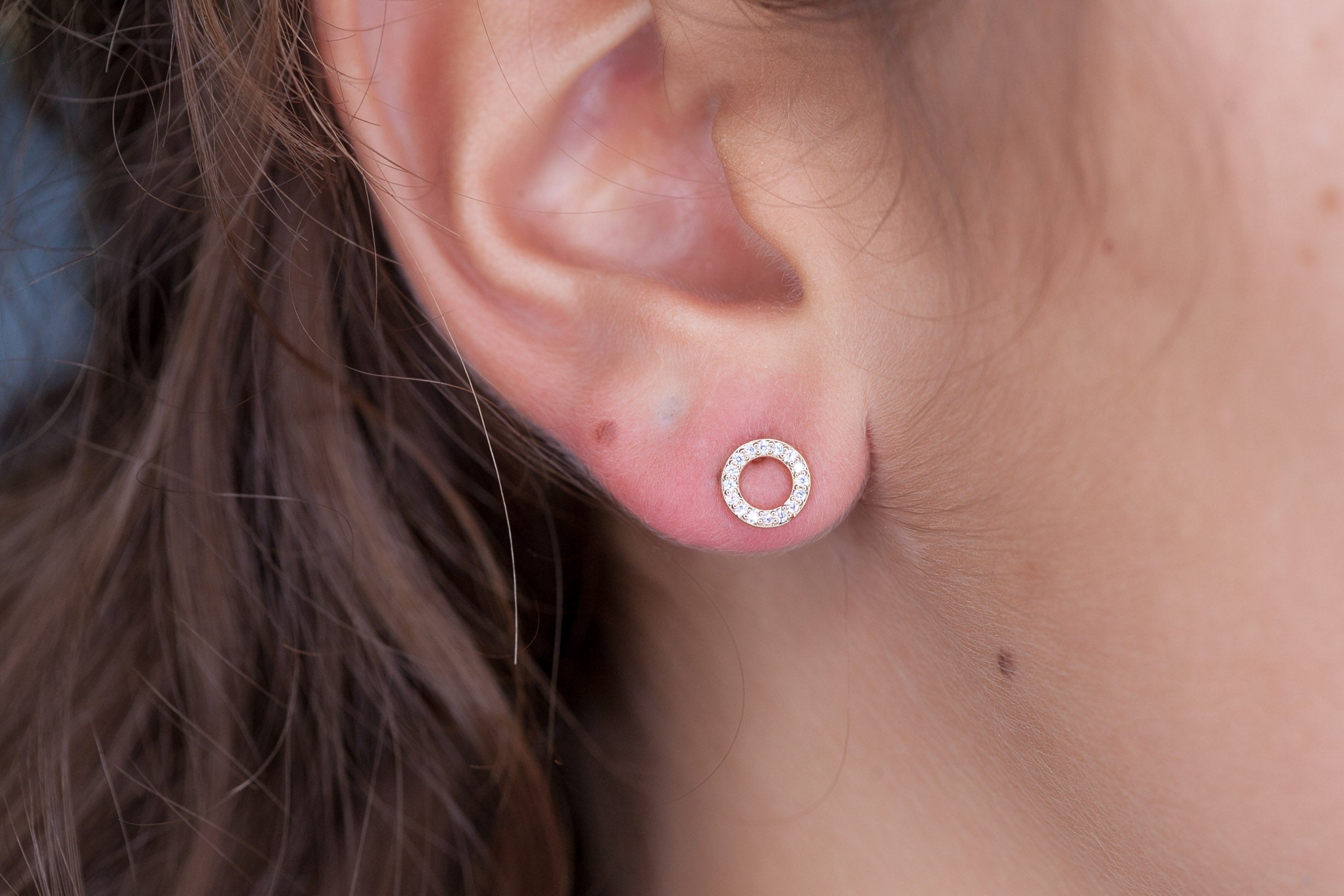 Ohrstecker Kreis mit Zirkoniasteinen Vergoldet - Ohrringe für Damen | Shop Nory