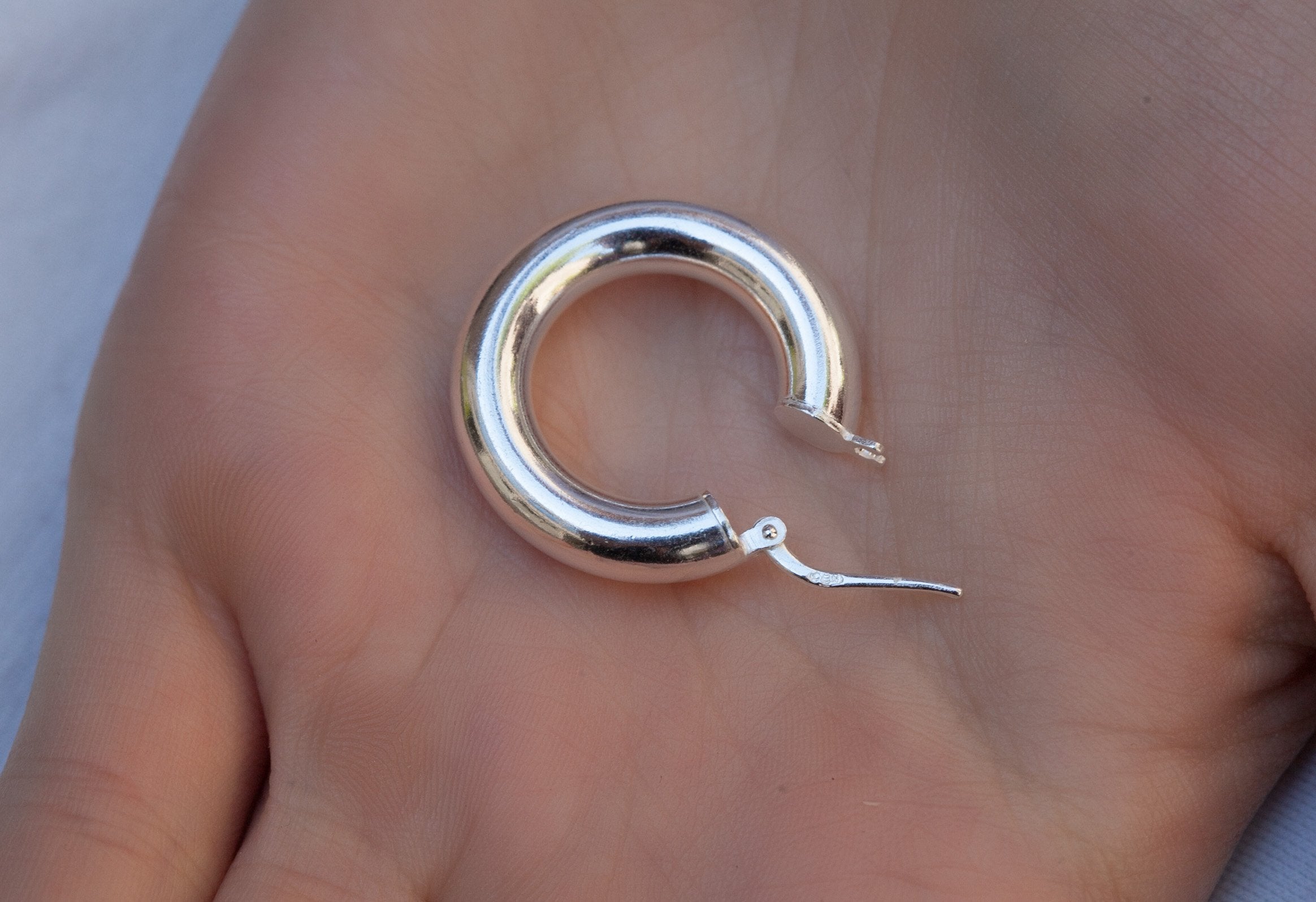 Creolen Silber 925 – Dicke, glänzende Ohrringe für Damen | Shop Nory
