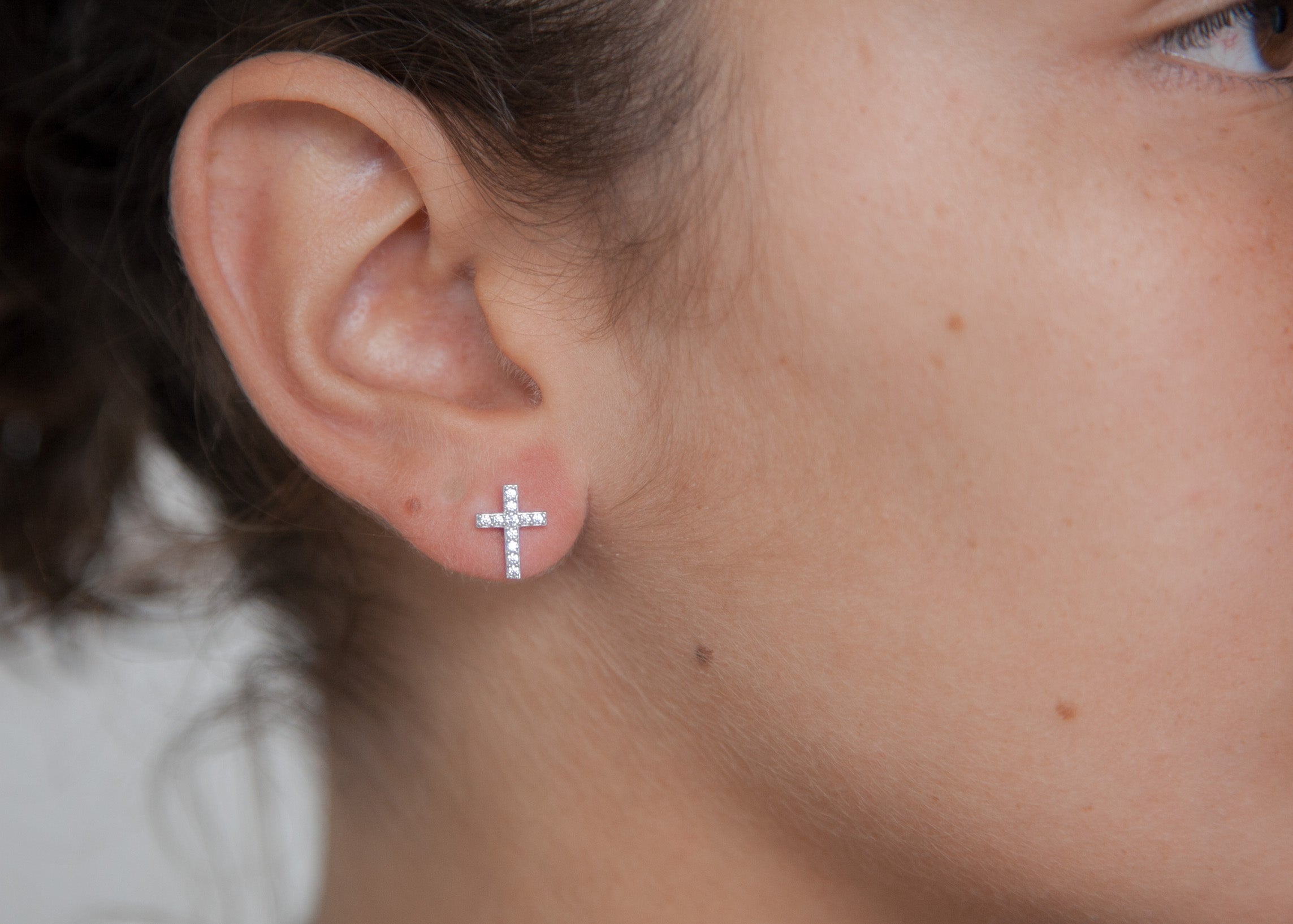 Kreuz Ohrstecker mit Zirkonia aus Silber - Ohrringe für Damen | Shop Nory