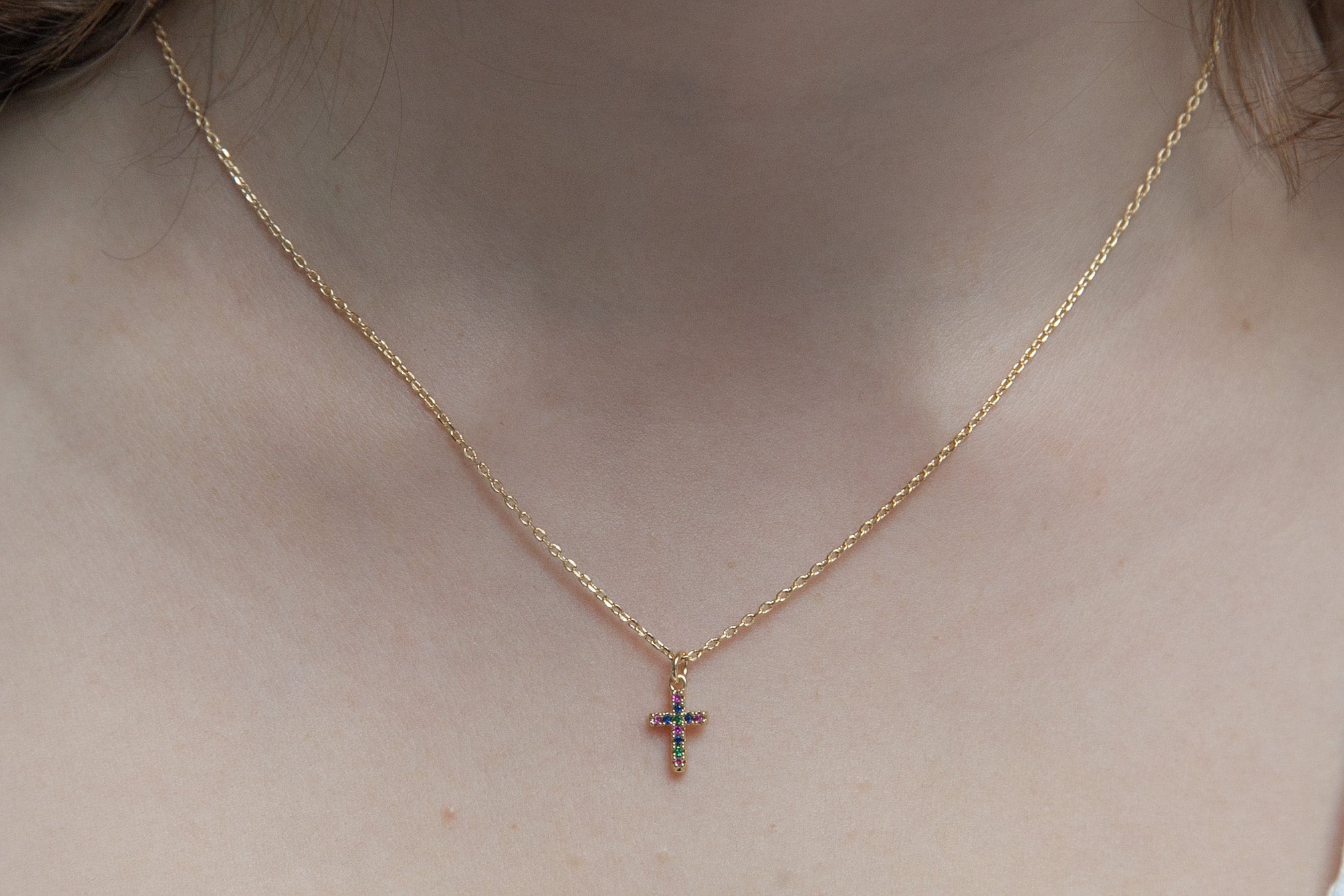 Kette Kreuz bunte Steine vergoldet - Kreuzkette | Shop Nory