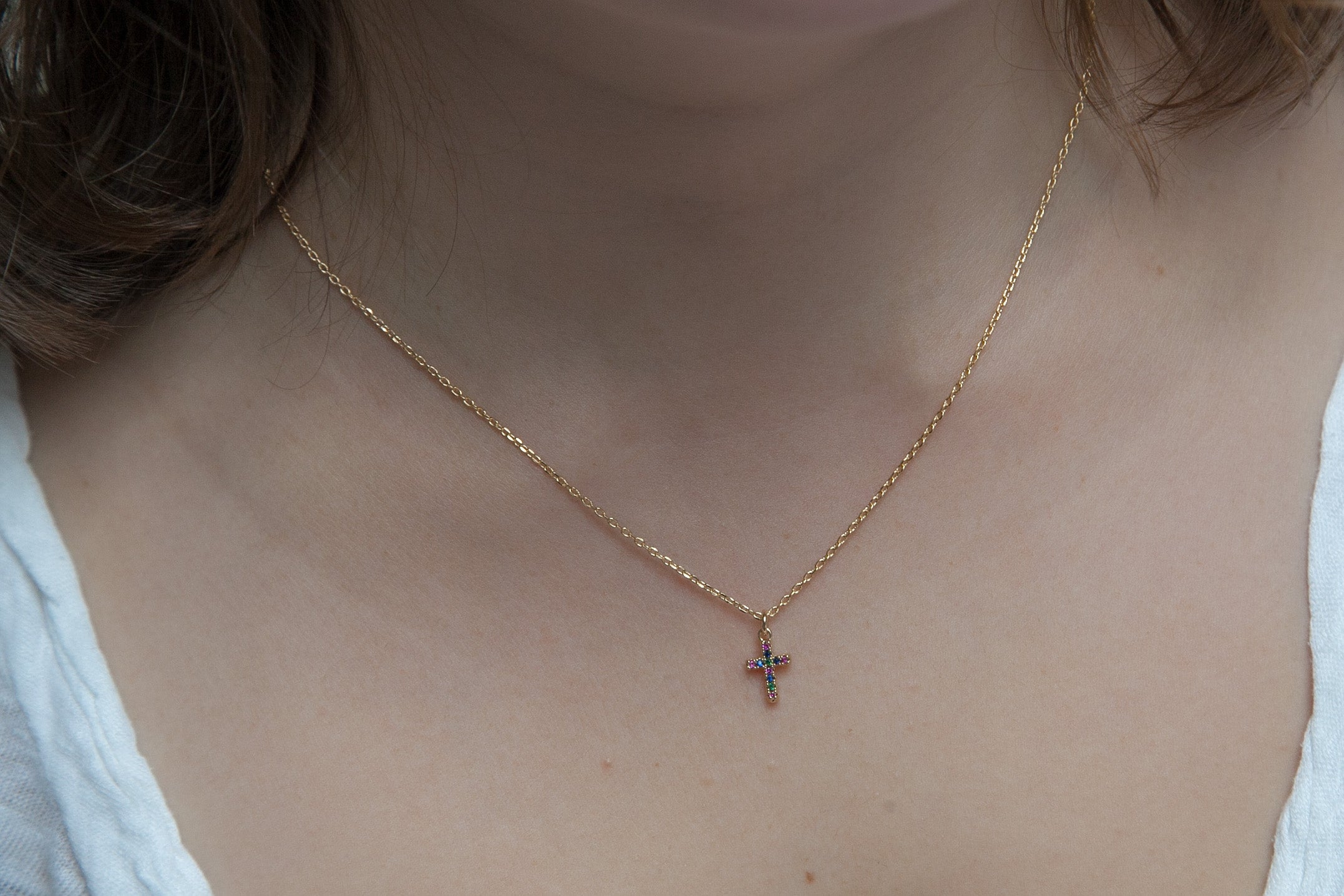 Kette Kreuz bunte Steine vergoldet - Kreuzkette | Shop Nory
