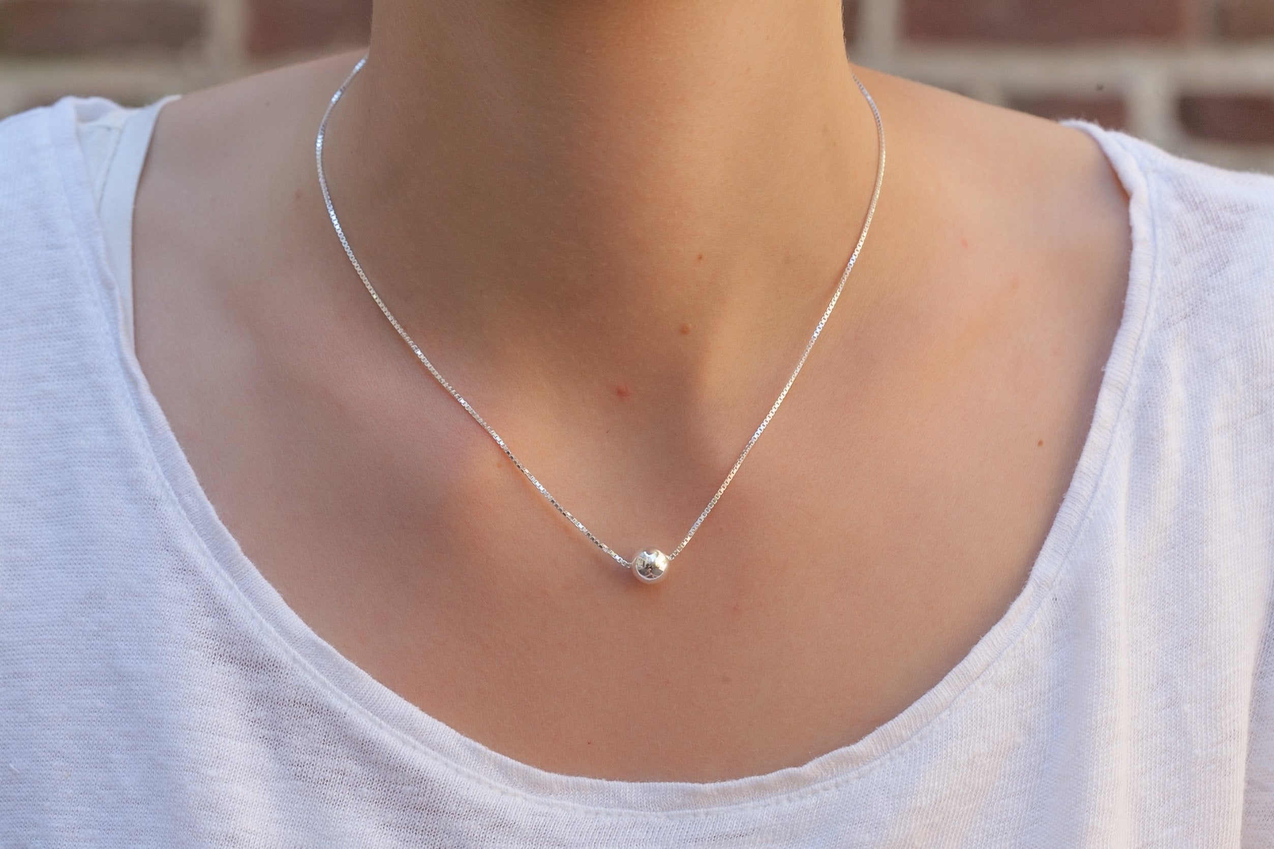 Kette mit Kugel Anhänger aus Silber | Shop Nory