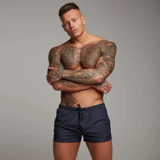 Kurze Badeshorts für Männer mit Tasche