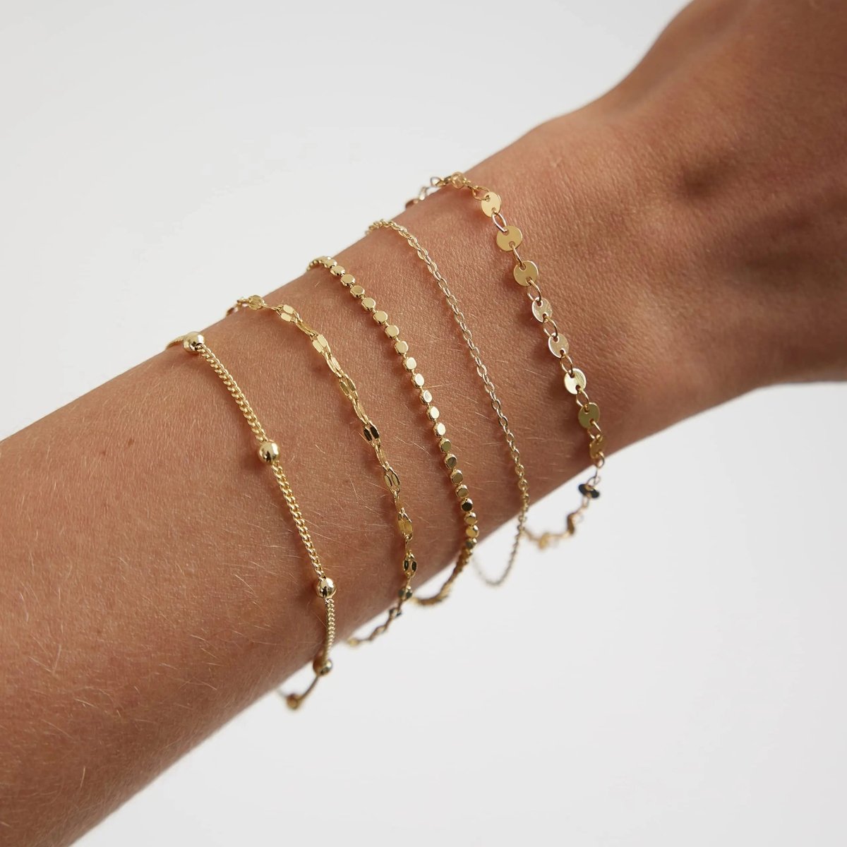 Zarte Gold 5-Lagen Punktarmbänder | Shop Nory