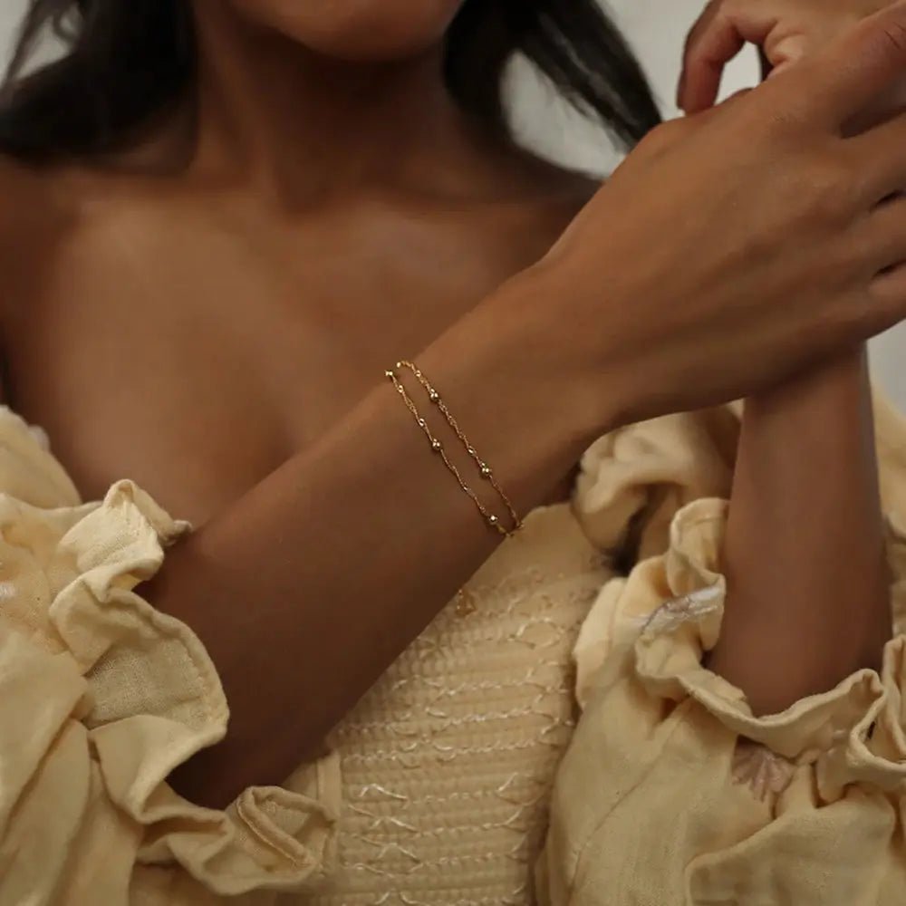 Zarte Goldperlenarmbänder | Shop Nory