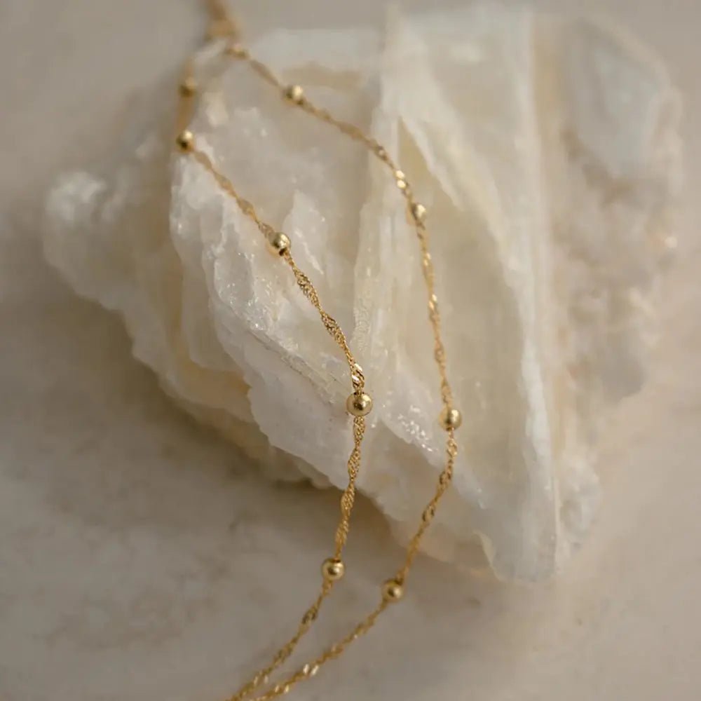 Zarte Goldperlenarmbänder | Shop Nory