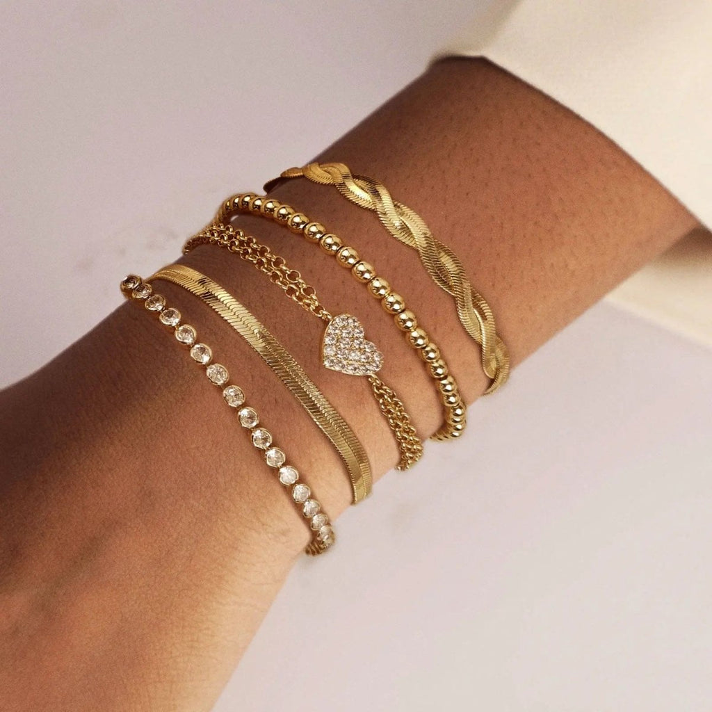 Zarte Gold CZ Herzarmbänder Stapel | Shop Nory