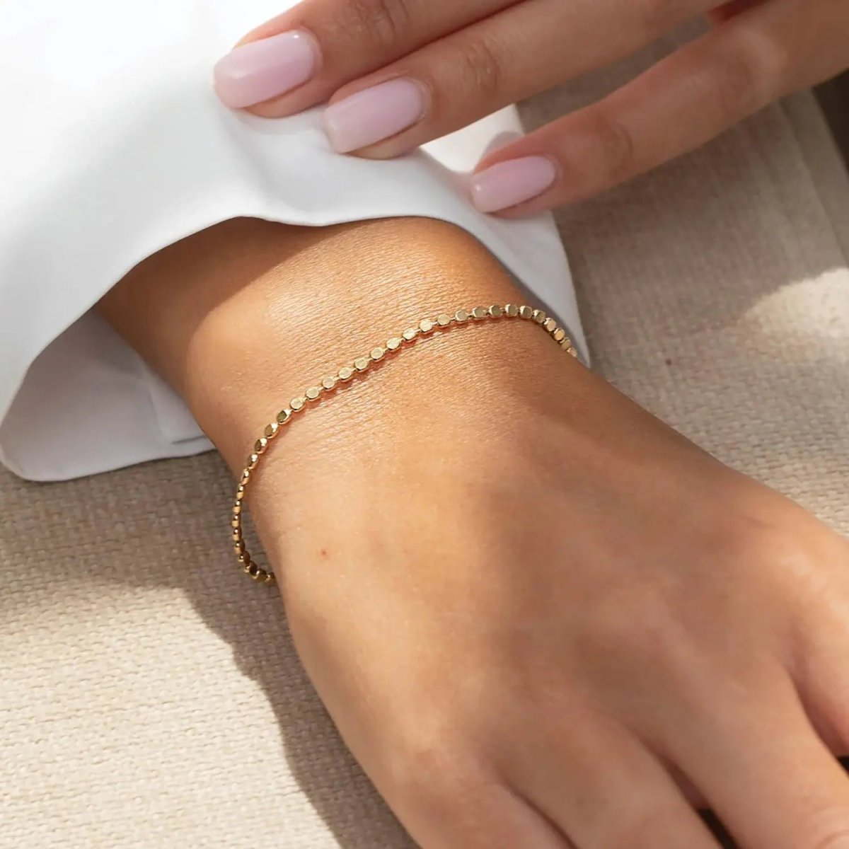 Zarte Goldpunkt-Armbänder | Shop Nory