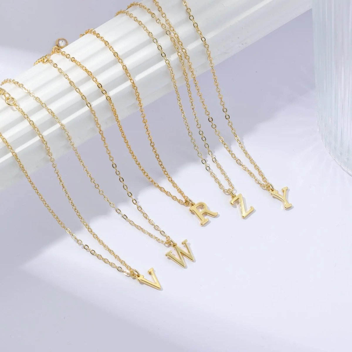 Zarte Gold Initialen Armbänder | Shop Nory