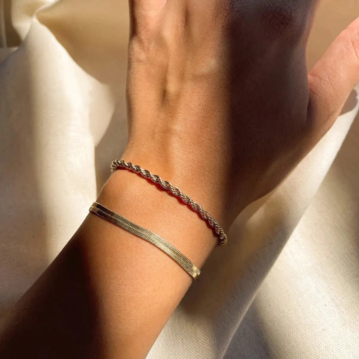 Gold Verdrehte Armbänder | Shop Nory