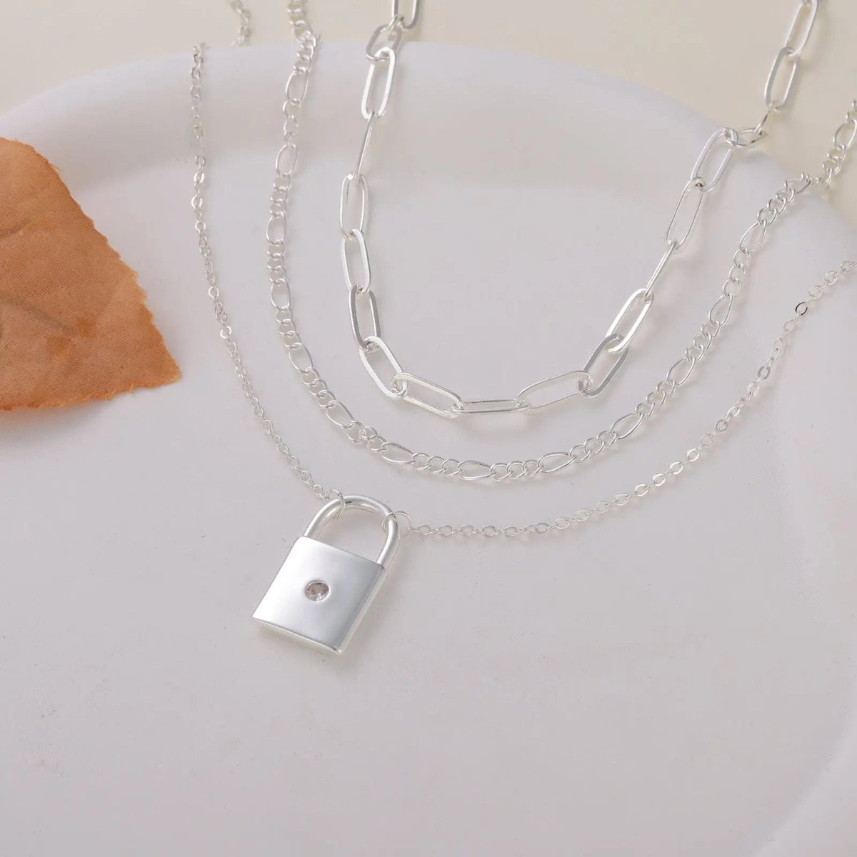 Silber Geschichtete Schloss Halsketten | Shop Nory