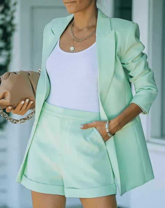 Schickes Blazer und Shorts-Set