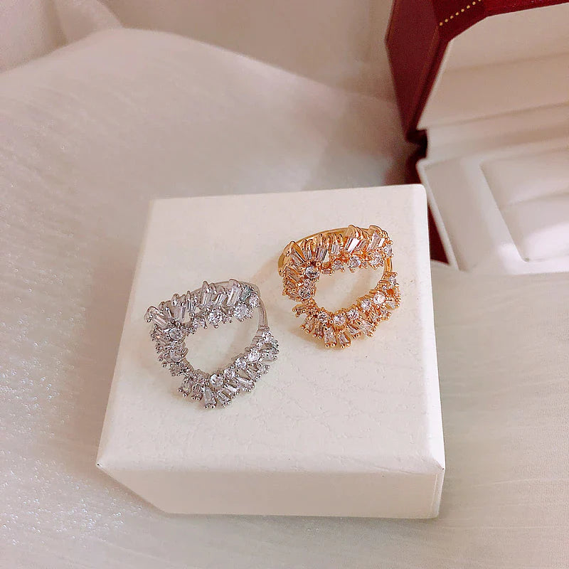 Luxuriöser übertriebener Kristallöffnender U-Ring | Shop Nory