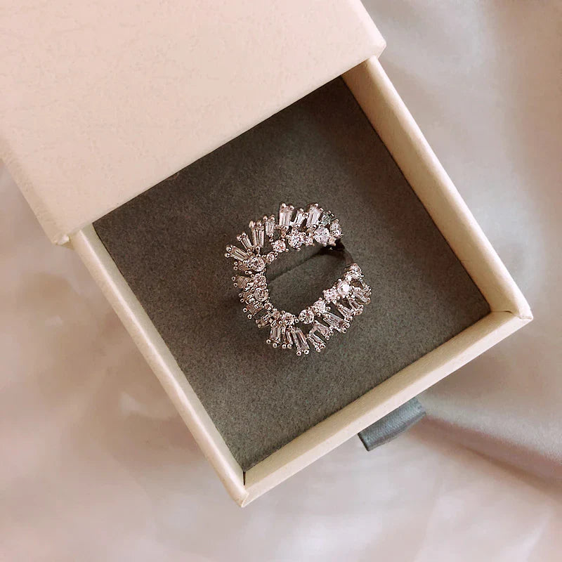 Luxuriöser übertriebener Kristallöffnender U-Ring | Shop Nory