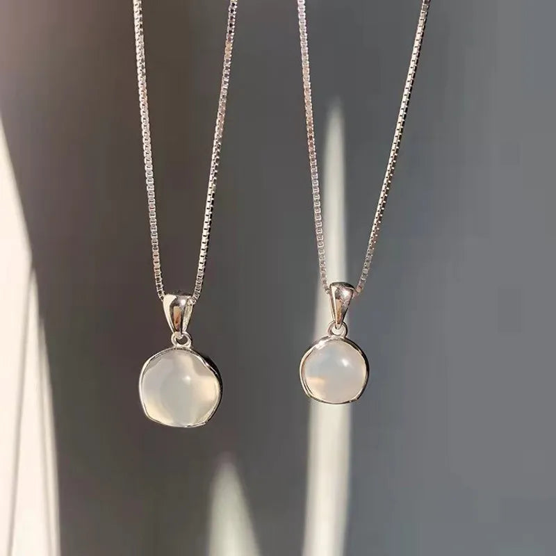 Luxuriöse Weiße Runde Mondstein Anhänger Halsketten | Shop Nory