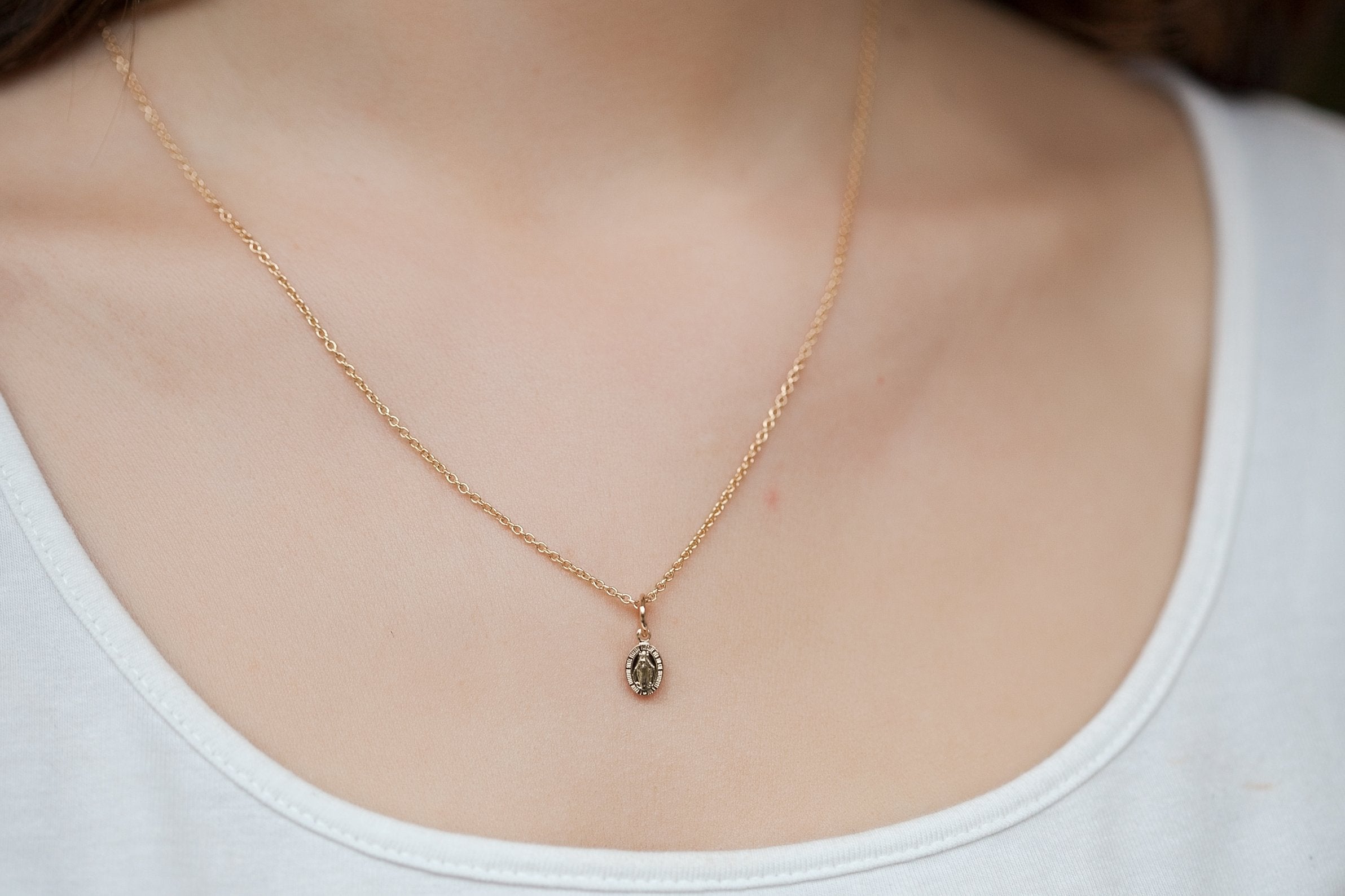 Kette mit Jungfrau Maria Anhänger Vergoldet , Heilige Maria Halskette | Shop Nory