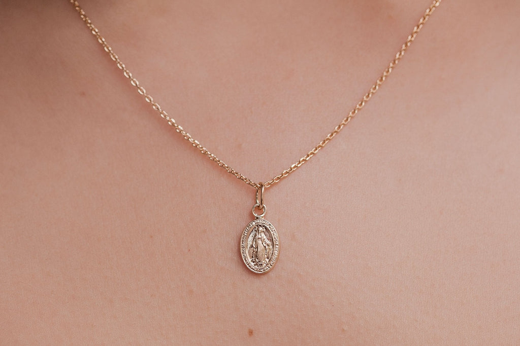 Kette mit Madonna-Anhänger vergoldet, Marienbild als Schutzsymbol und Talisman | Shop Nory