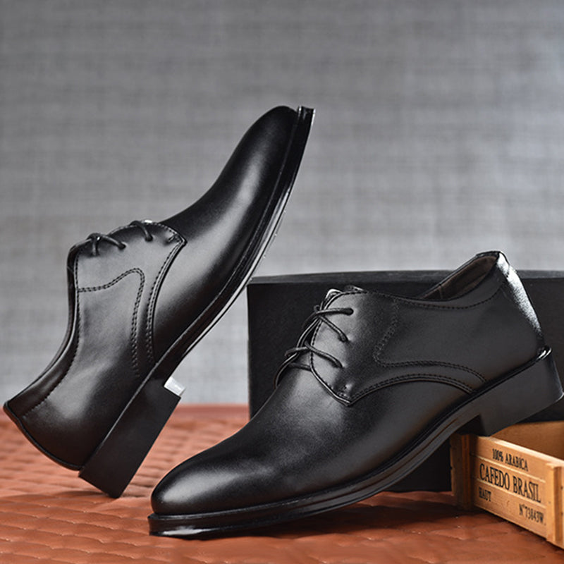 Elegante Schuhe mit Schnürsenkeln
