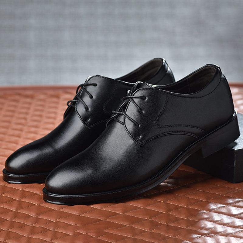 Elegante Schuhe mit Schnürsenkeln