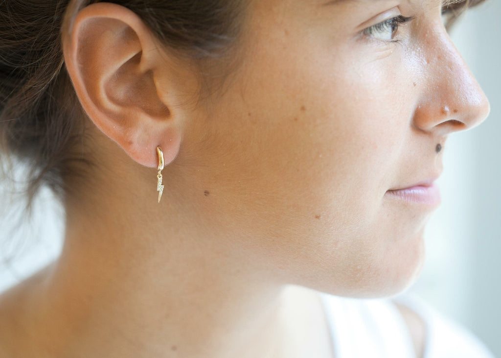 Mini-Creolen mit Blitz-Anhänger vergoldet - Mini-Creolen für Damen | Shop Nory