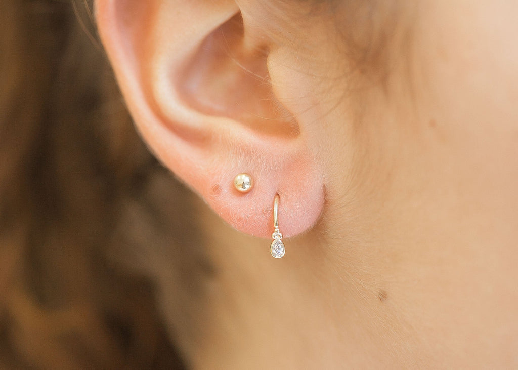 Süße Mini-Creolen mit Zirkonia - 16K vergoldet | Shop Nory
