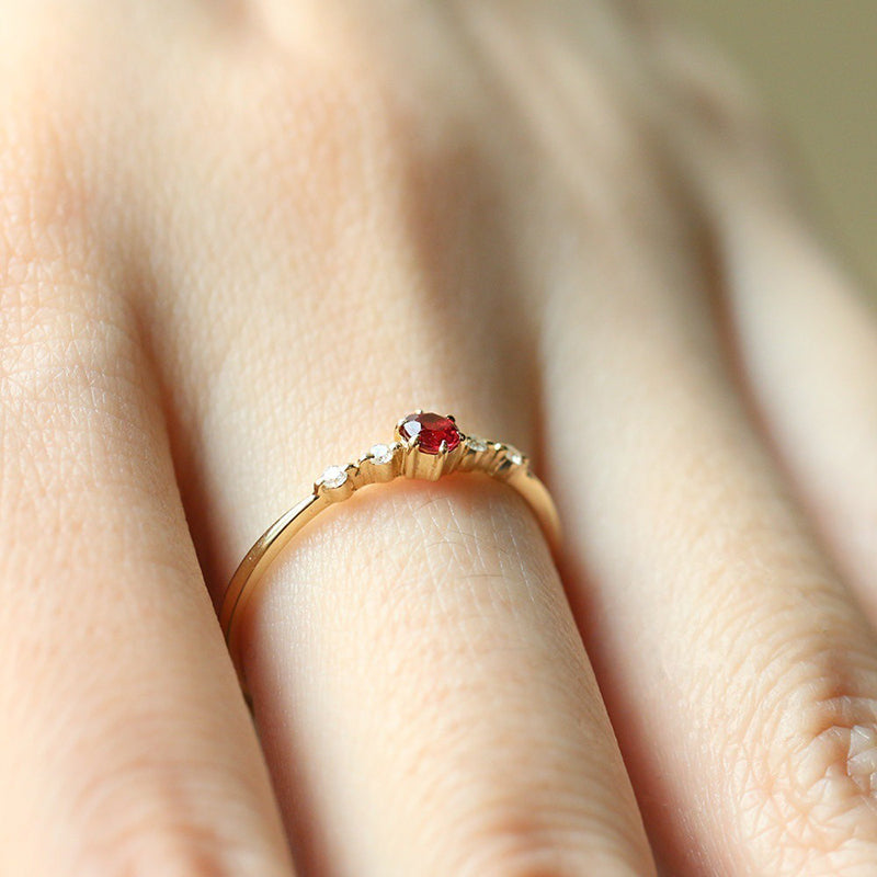 Eleganter roter Zirkon-Kristallsteinring | Shop Nory