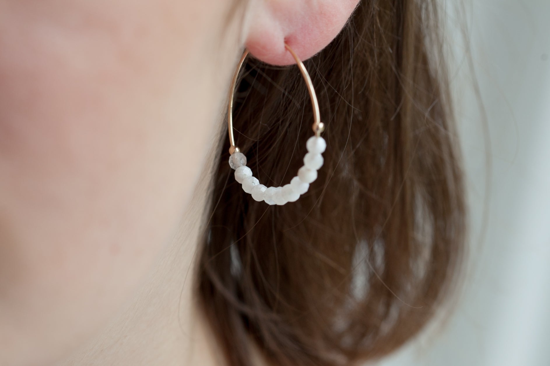 Creolen Ohrringe mit Edelsteinen Vergoldet, Edelstein Schmuck für Damen | Shop Nory