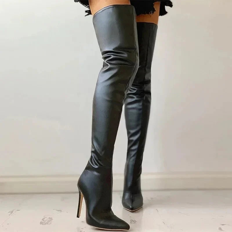 Oberschenkelhohe Stiletto Stiefel