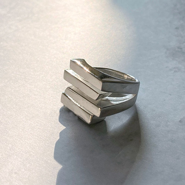 Mehrschichtiger unregelmäßiger Trapez-Metallring | Shop Nory