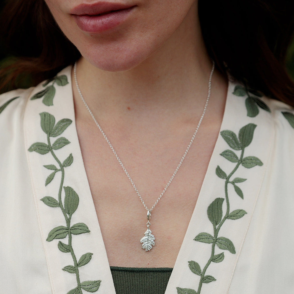 Silber Eichenblatt Charm Halskette | Shop Nory