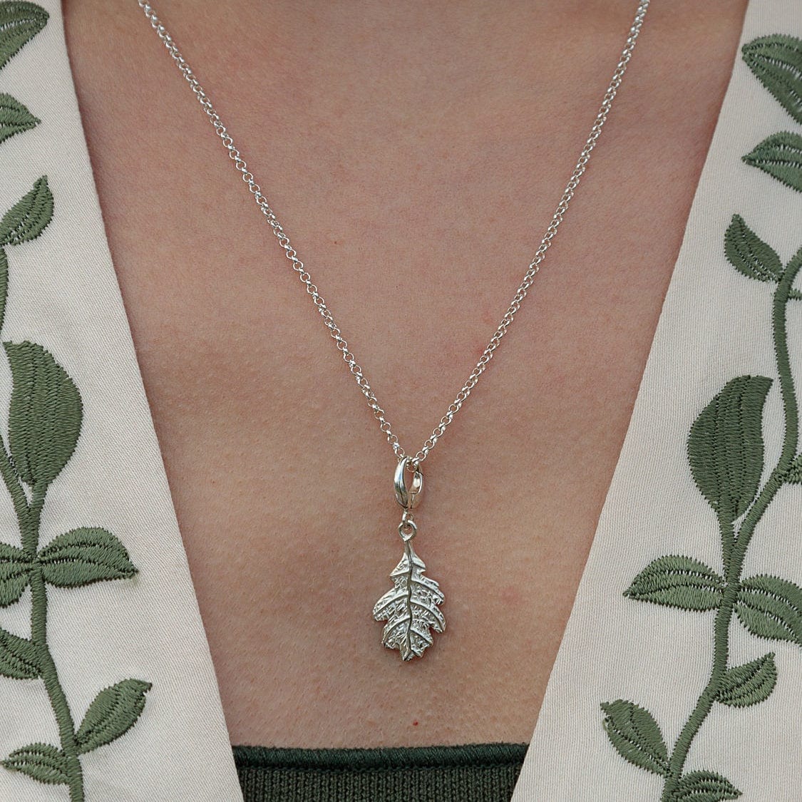 Silber Eichenblatt Charm Halskette | Shop Nory