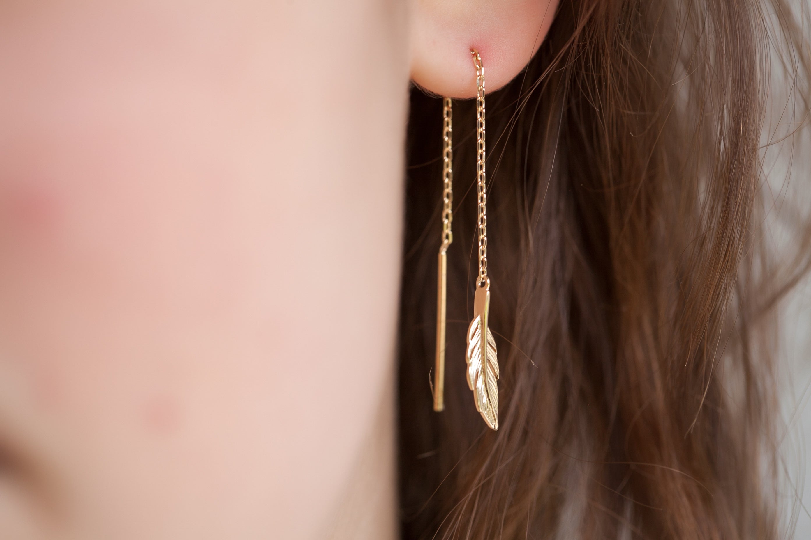 Damen Ohrhänger Lang Feder Vergoldet - Durchzieh-Ohrringe mit Blatt | Shop Nory