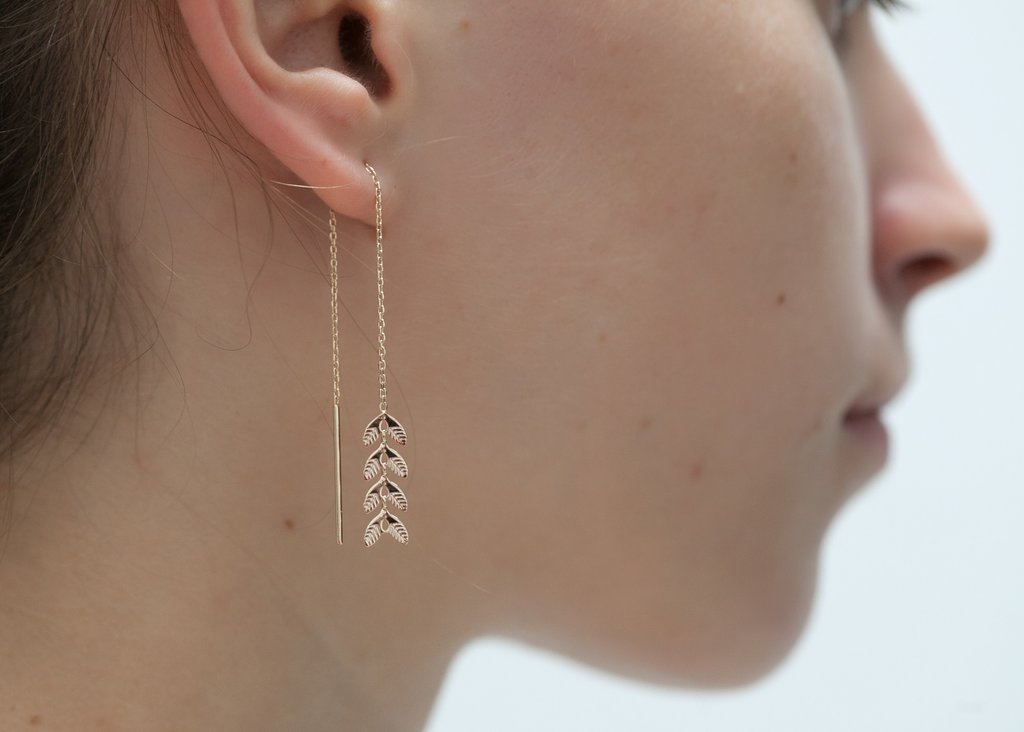 Vergoldete Ohrringe in Blattform – Boho Ethno Ohrhänger mit Kettchen | Shop Nory