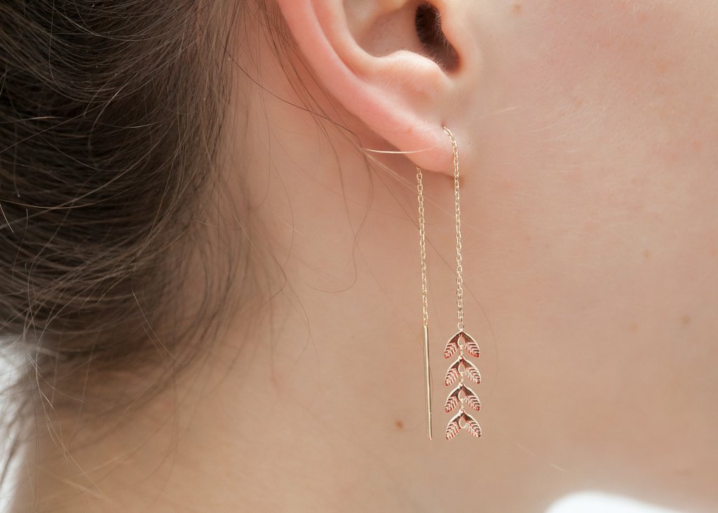 Vergoldete Ohrringe in Blattform – Boho Ethno Ohrhänger mit Kettchen | Shop Nory