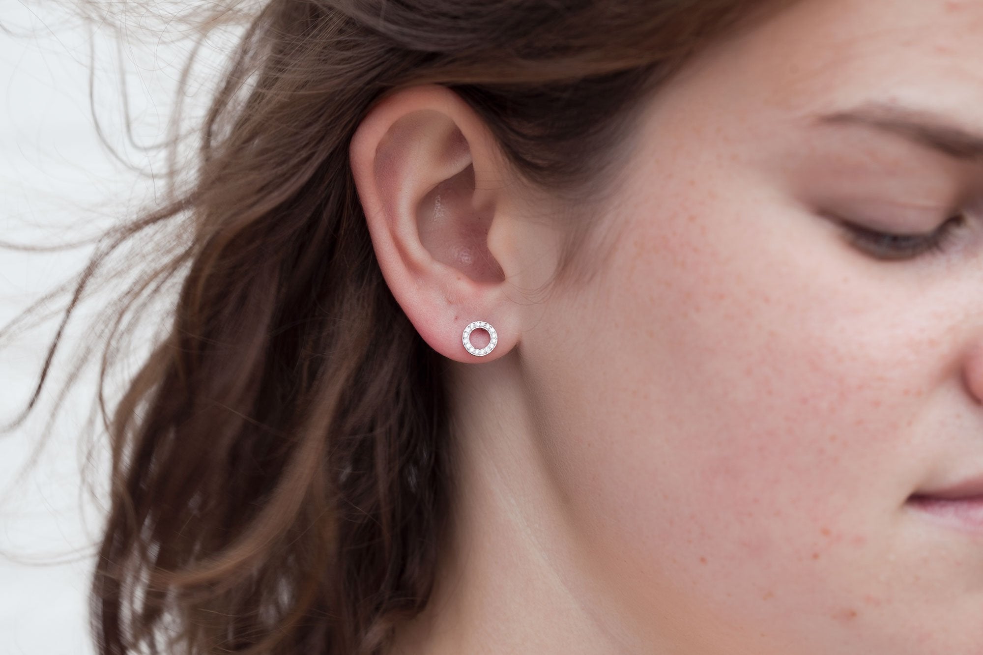 Ohrstecker Kreis mit Zirkoniasteinen Silber - Ohrringe für Damen | Shop Nory